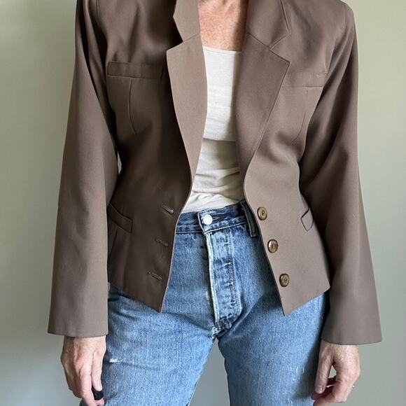 Vintage Womens Cropped Blazer Taupe Size Medium Structured Shoulders Classic - Picture 7 of 9